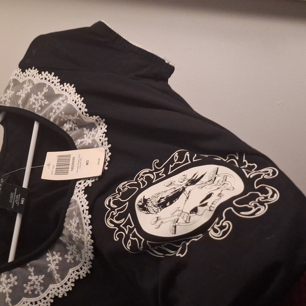 Thorn & Fable Black Short-Sleeve Tee with White Lace Collar MD NWT - Picture 8 of 10